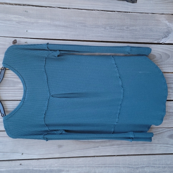 Long Sleeve Teal V-neck thermal waffle - Picture 6 of 8